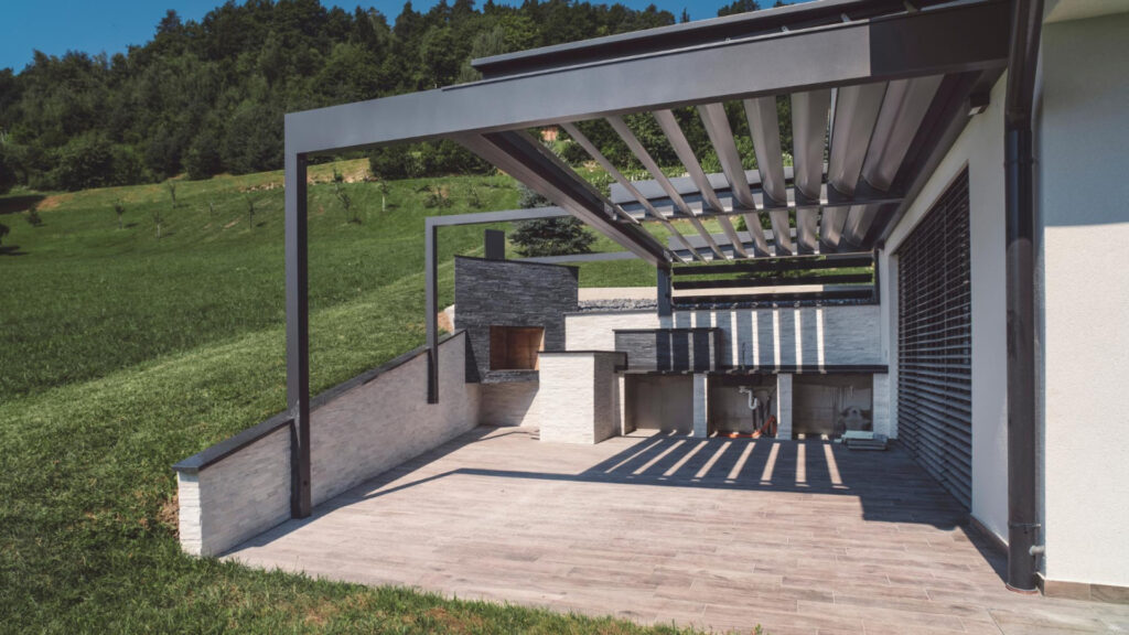 Profitez pleinement de votre terrasse avec une pergola sur mesure